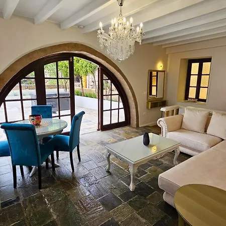 Villa Old Town Pearl